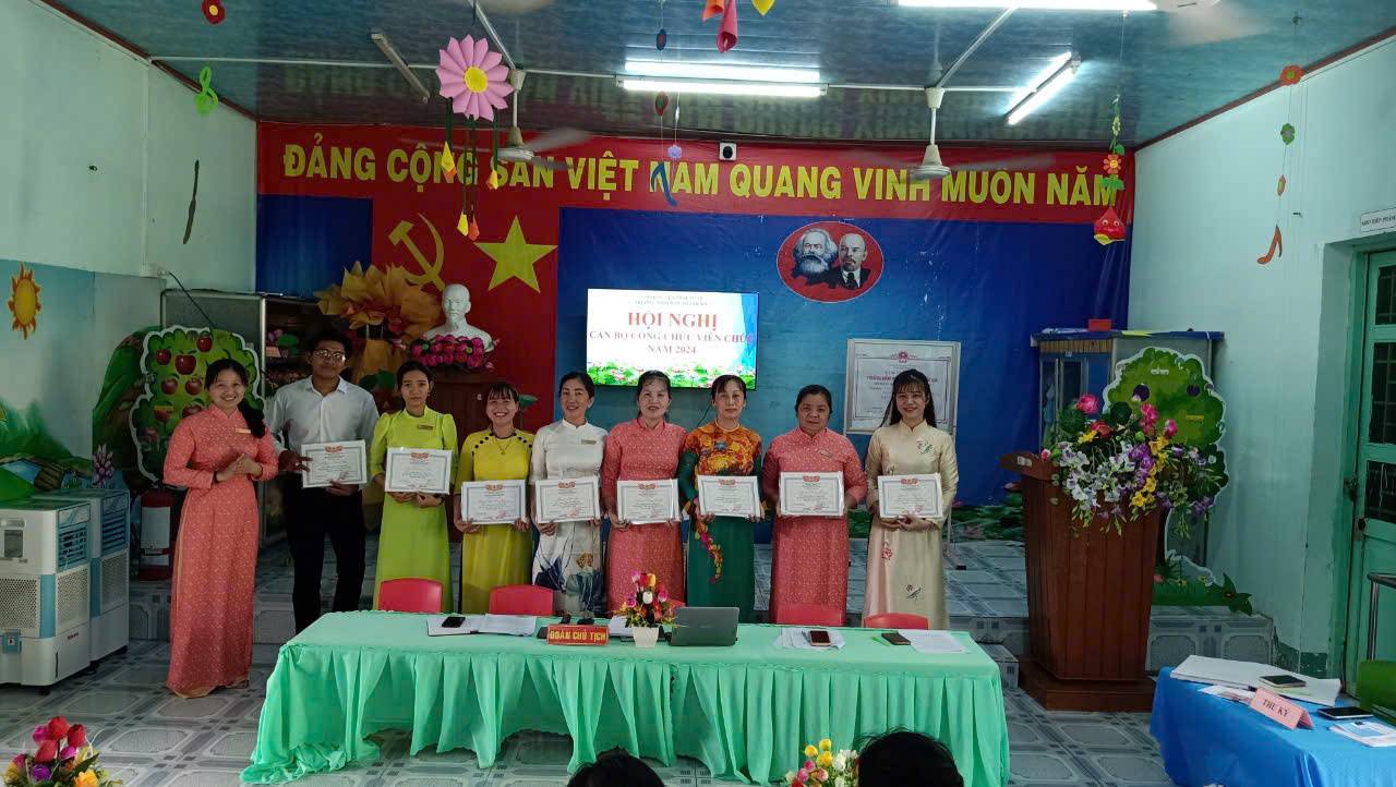 CĐV XUẤT SẮC