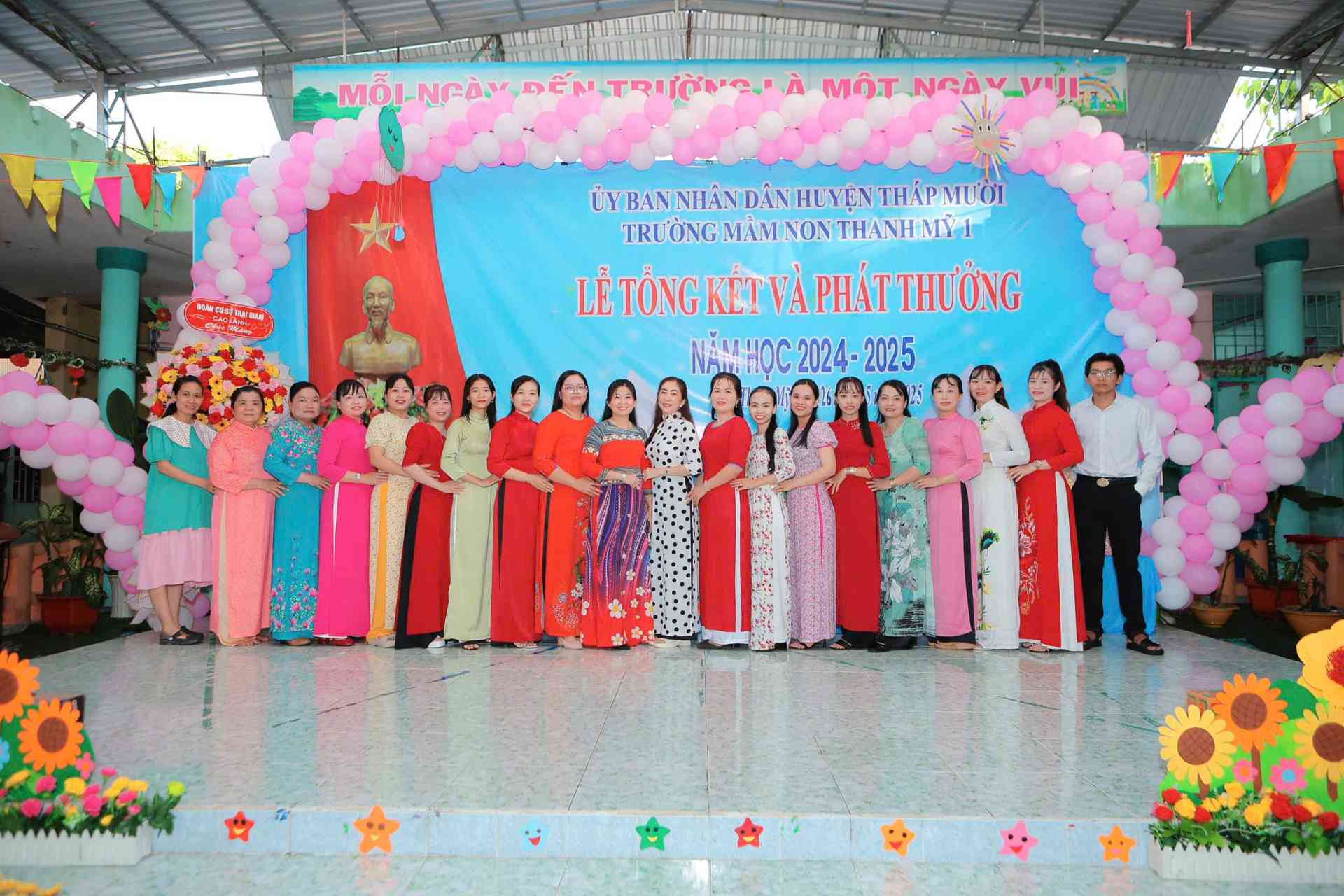 1. Hình Tập thể