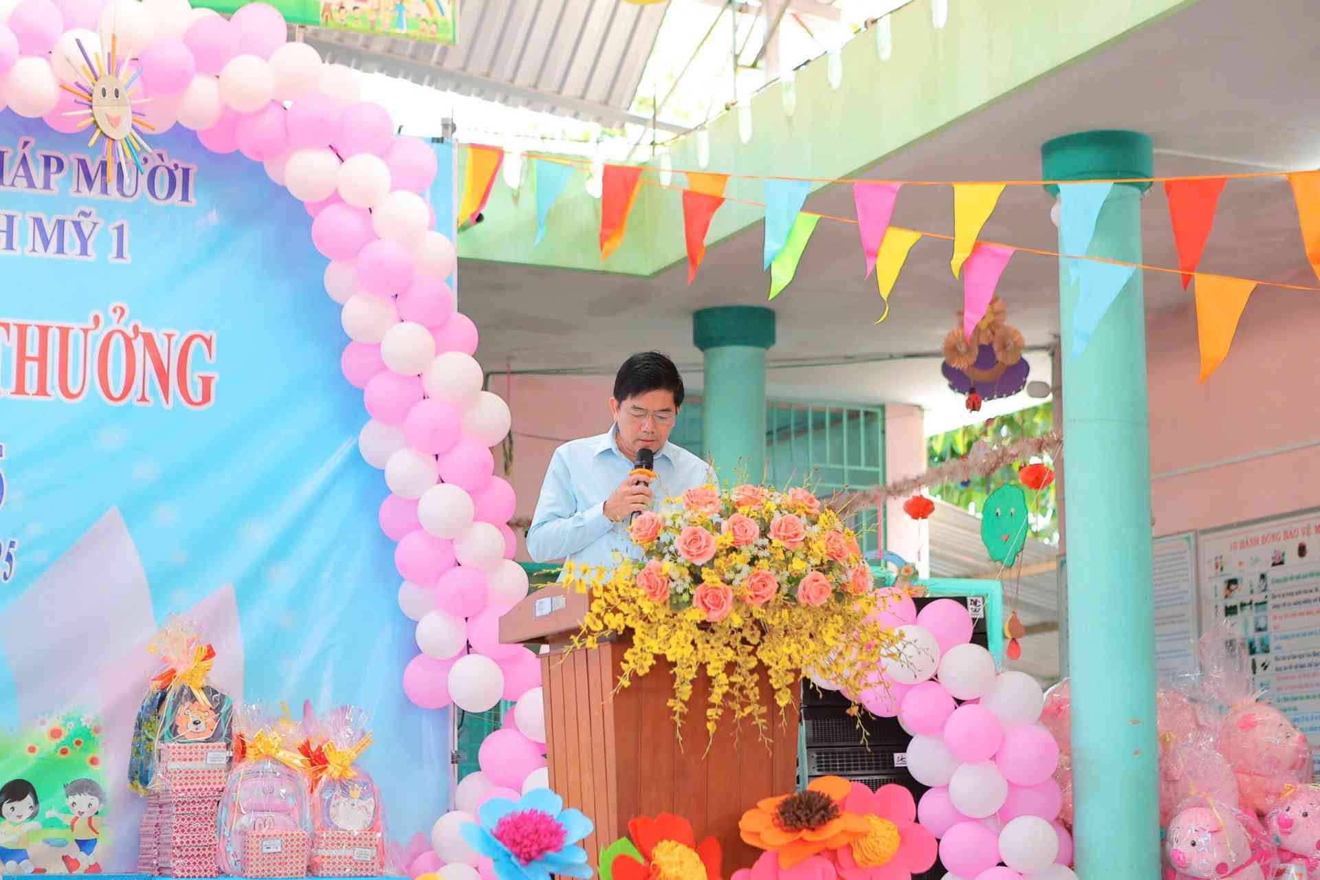 10. Lãnh đạo phát biểu