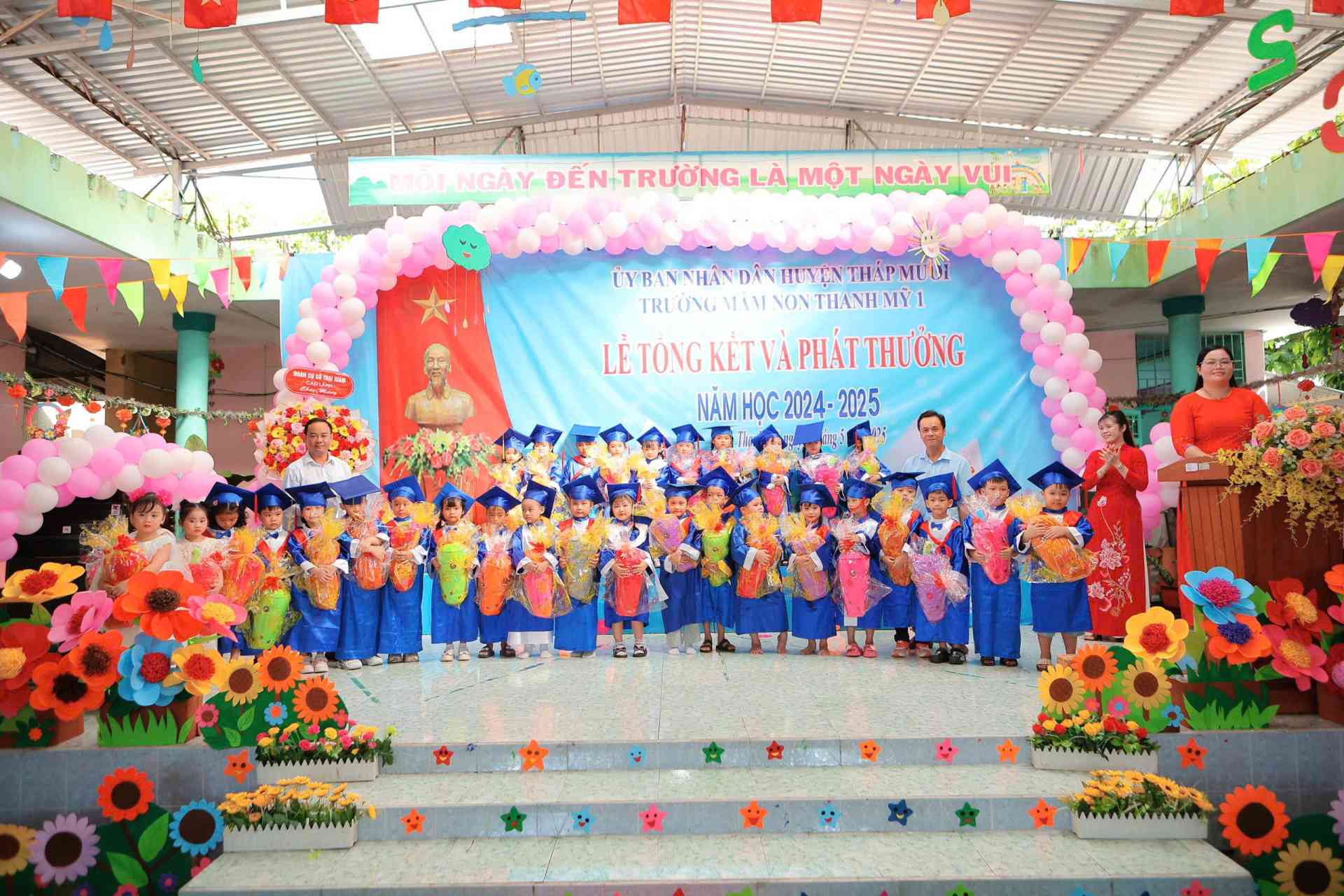 17, Khen huyện