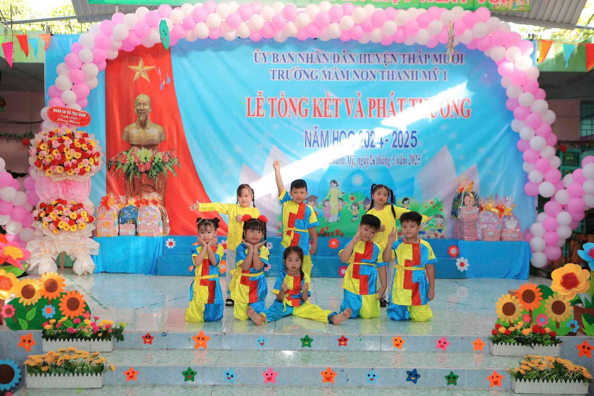 2. Văn nghệ