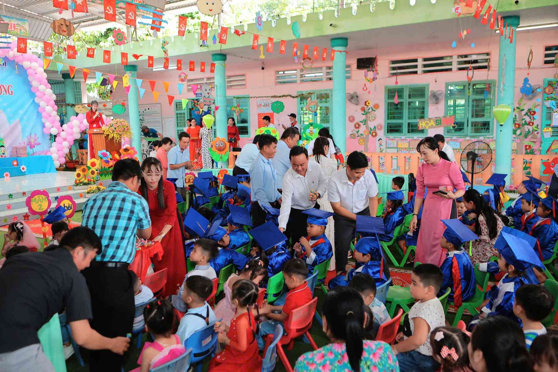 25. trao kẹo